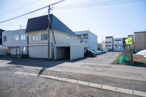 3 Commercial Building in Unbeatable Prime Location