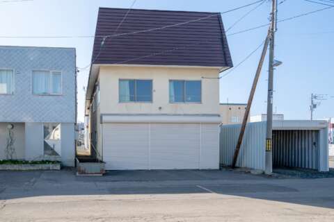 4 Commercial Building in Unbeatable Prime Location