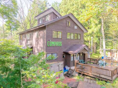 2 Compass Lodge