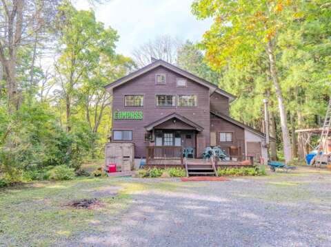 4 Compass Lodge