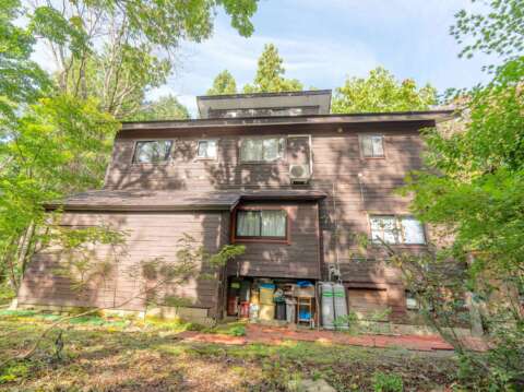 6 Compass Lodge