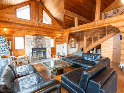 3 Donguri Mountain Residence