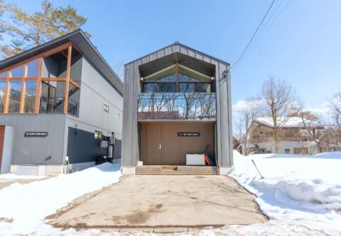 25 Exterior Grey Wolf