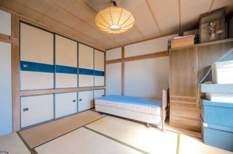 18 Kutchan Central House