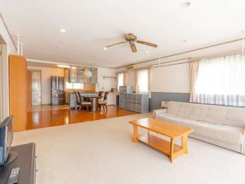 13 Interior