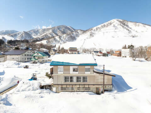 2 Ski in Norikura Lodge